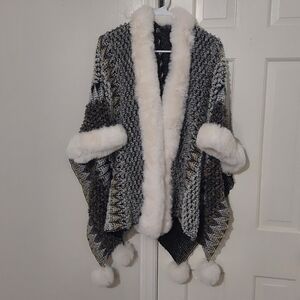Cozy NWOT Boho Women's Sweater Poncho